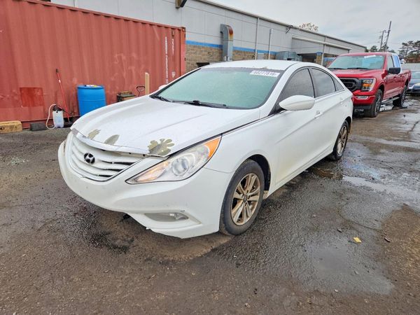 2013 HYUNDAI SONATA — DSFA — Front 3/4
