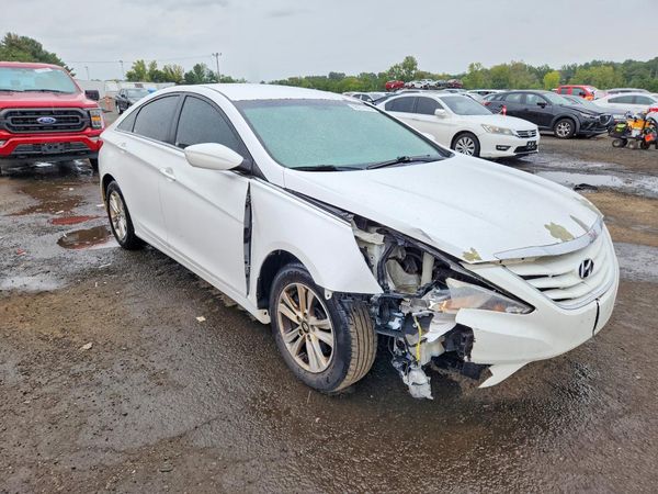 2013 HYUNDAI SONATA GLS/ GLS Popular — Passenger 3/4