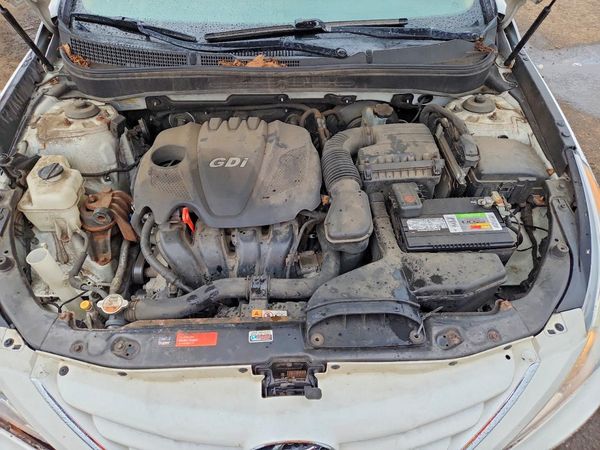 2013 HYUNDAI SONATA GLS/ GLS Popular — Engine bay