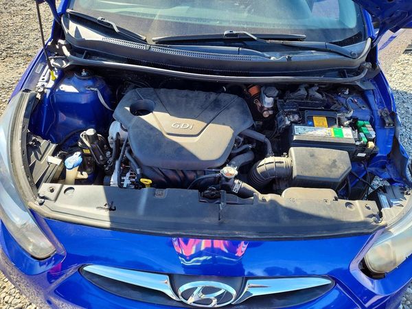 2014 HYUNDAI ACCENT 5DR GS / 4DR GLS — Engine bay