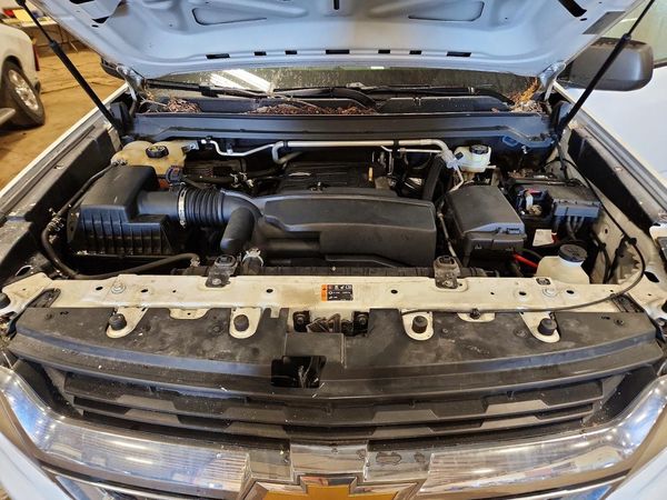 2015 CHEVROLET COLORADO Base — Engine bay