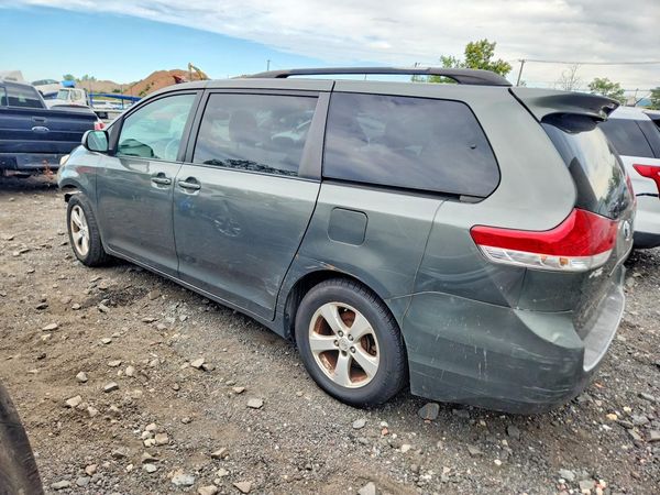 2013 TOYOTA SIENNA