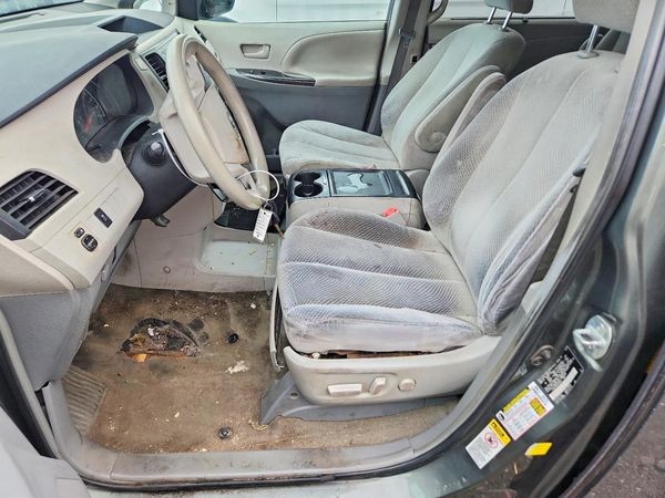2013 TOYOTA SIENNA