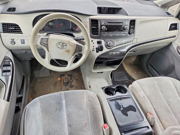 2013 TOYOTA SIENNA