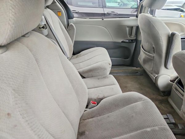 2013 TOYOTA SIENNA