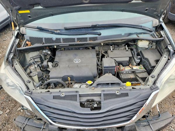 2013 TOYOTA SIENNA