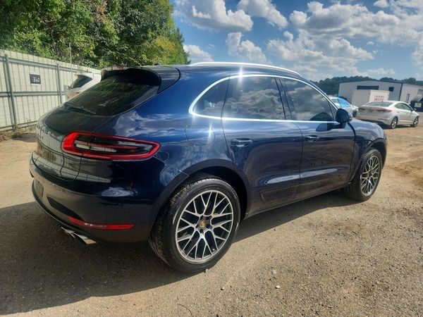 2018 PORSCHE MACAN
