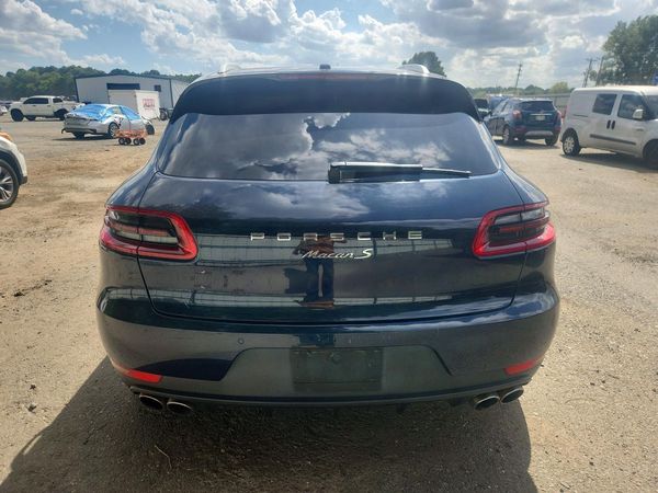 2018 PORSCHE MACAN