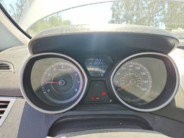 2012 HYUNDAI ELANTRA