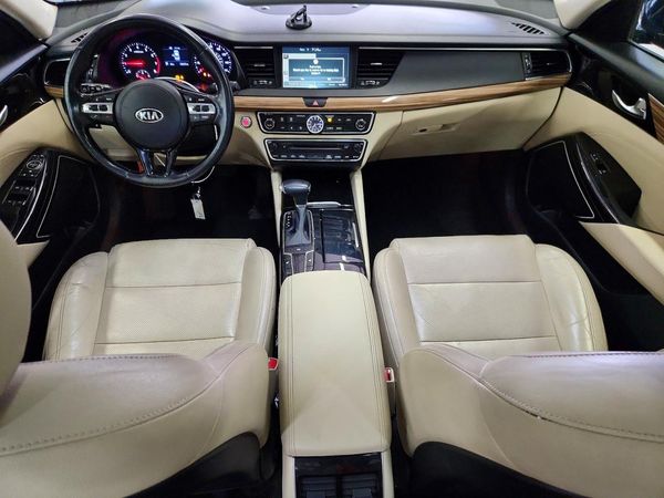 2017 KIA CADENZA