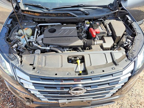 2025 NISSAN ROGUE SV — Engine bay