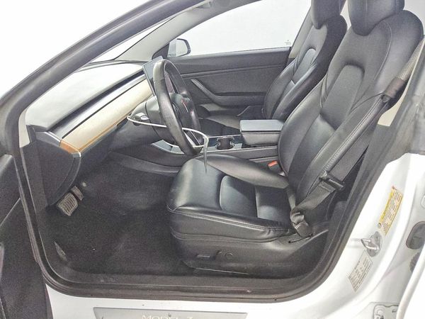 2019 TESLA MODEL 3 — DENT