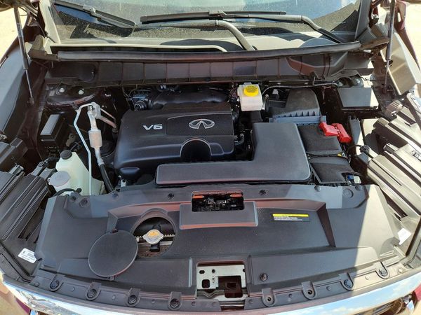 2022 INFINITI QX60 — Engine bay