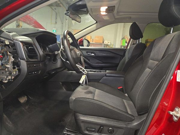 2025 NISSAN ROGUE SV — DENT