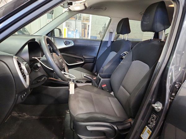 2023 KIA SOUL LX, S