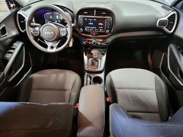 2023 KIA SOUL LX, S