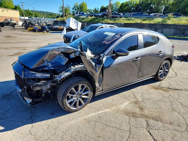 2021 MAZDA 3 — Front 3/4