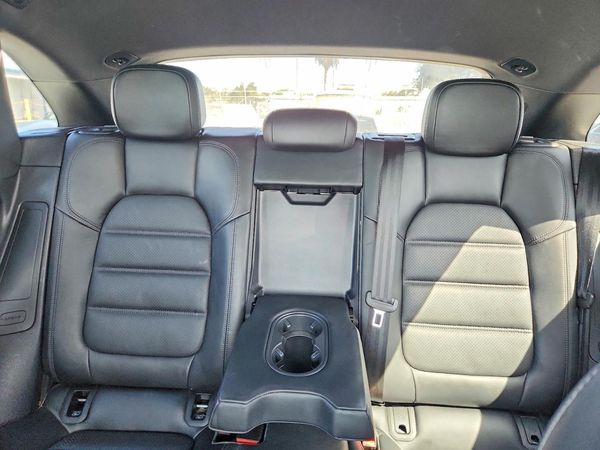 2020 PORSCHE MACAN