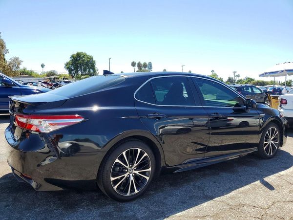 2020 TOYOTA CAMRY SE Hybrid