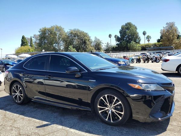 2020 TOYOTA CAMRY SE Hybrid