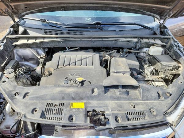 2014 TOYOTA HIGHLANDER Base/Hybrid — Engine bay