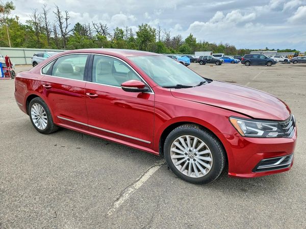 2017 VOLKSWAGEN PASSAT SE — Passenger 3/4