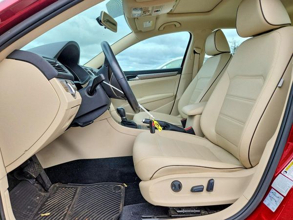 2017 VOLKSWAGEN PASSAT SE — DENT
