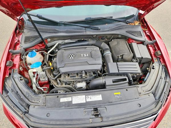 2017 VOLKSWAGEN PASSAT SE — Engine bay