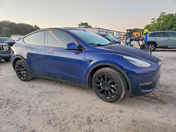 2020 TESLA MODEL Y — Passenger 3/4