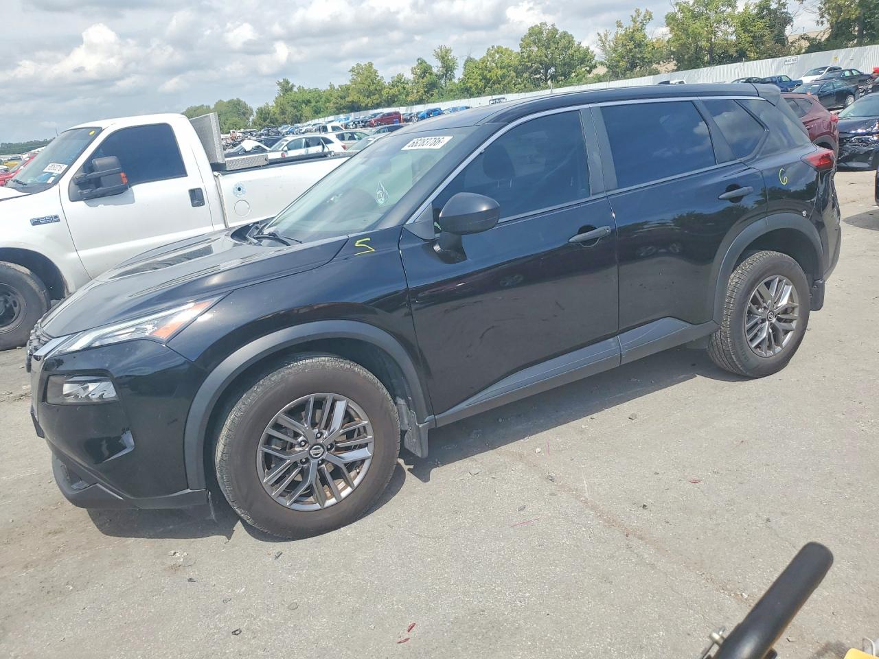 2021 NISSAN ROGUE S — Front 3/4