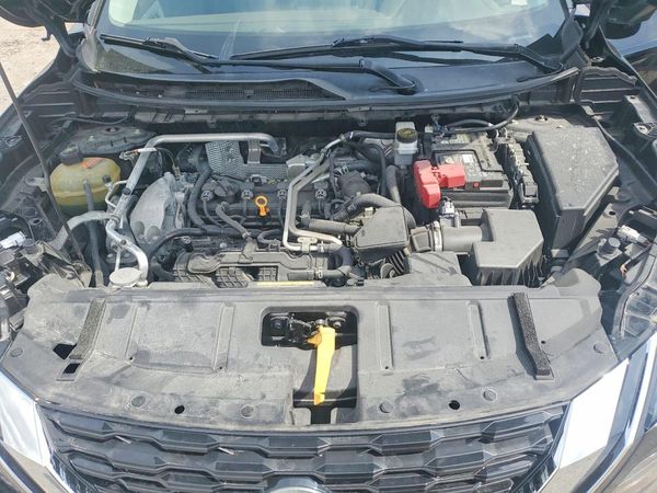 2021 NISSAN ROGUE S — Engine bay