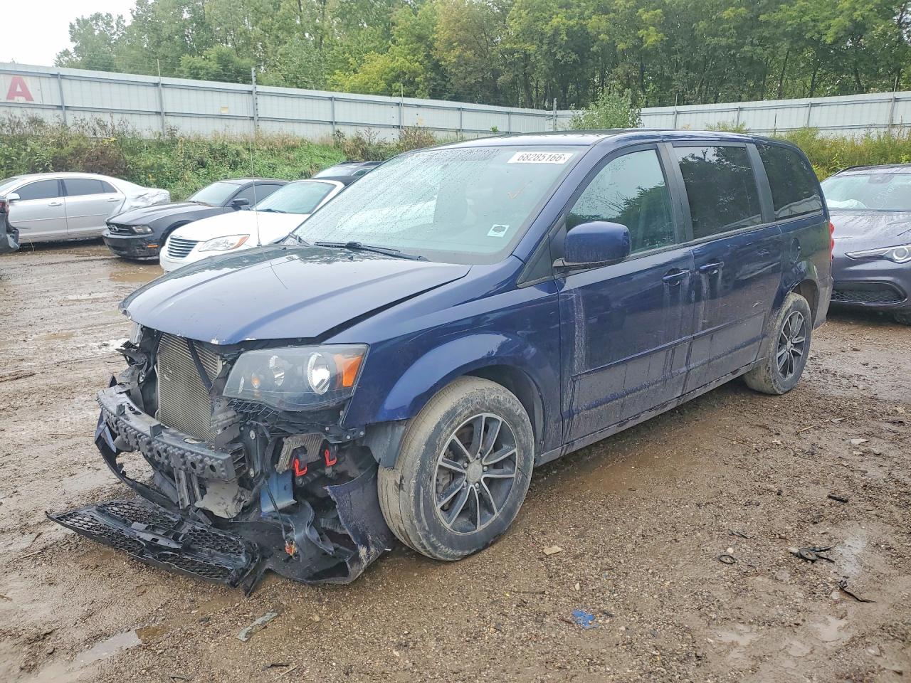 2017 DODGE GRAND CARAVAN GT — Front 3/4