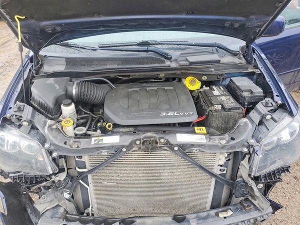 2017 DODGE GRAND CARAVAN GT — Engine bay