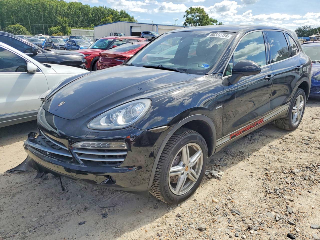 2014 PORSCHE CAYENNE — Front 3/4