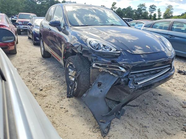 2014 PORSCHE CAYENNE — Passenger 3/4