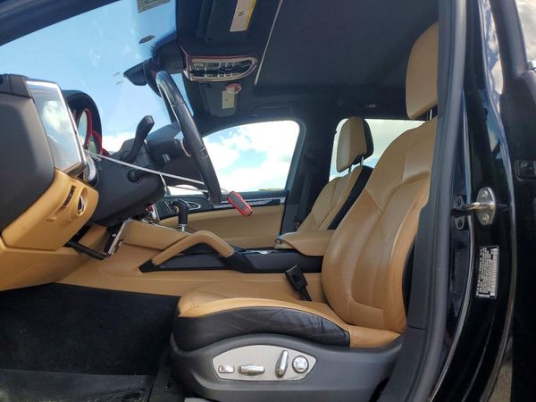 2014 PORSCHE CAYENNE — DENT