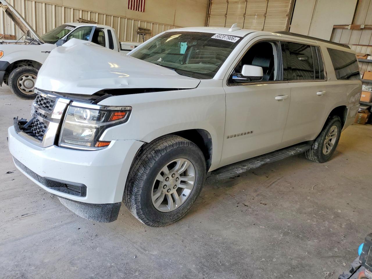 2018 CHEVROLET SUBURBAN LT — Front 3/4