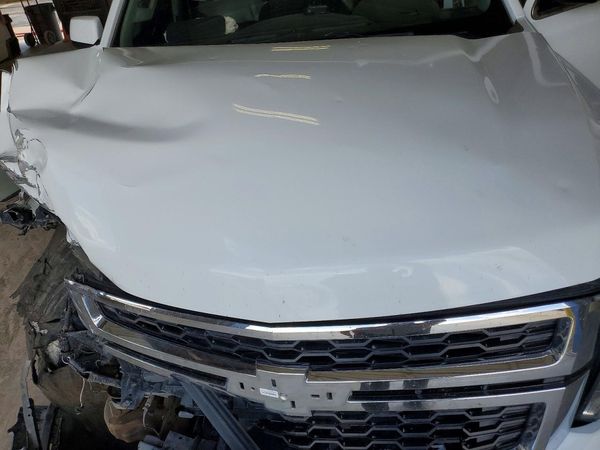 2018 CHEVROLET SUBURBAN LT — Engine bay