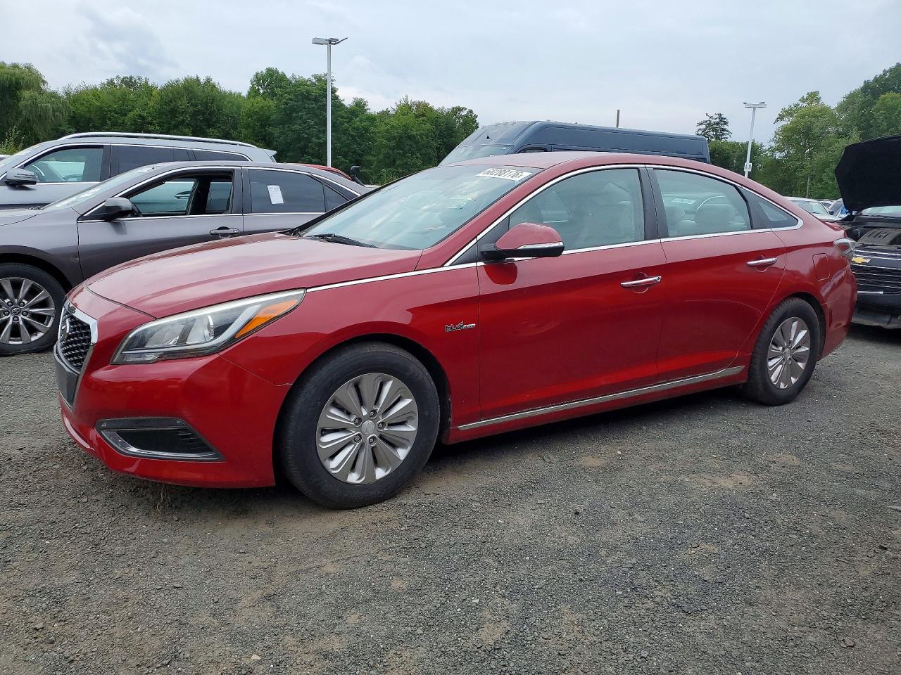 2016 HYUNDAI SONATA GL (Middle-Low) — Front 3/4
