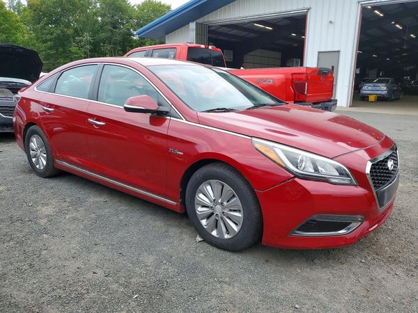 2016 HYUNDAI SONATA GL (Middle-Low) — Passenger 3/4
