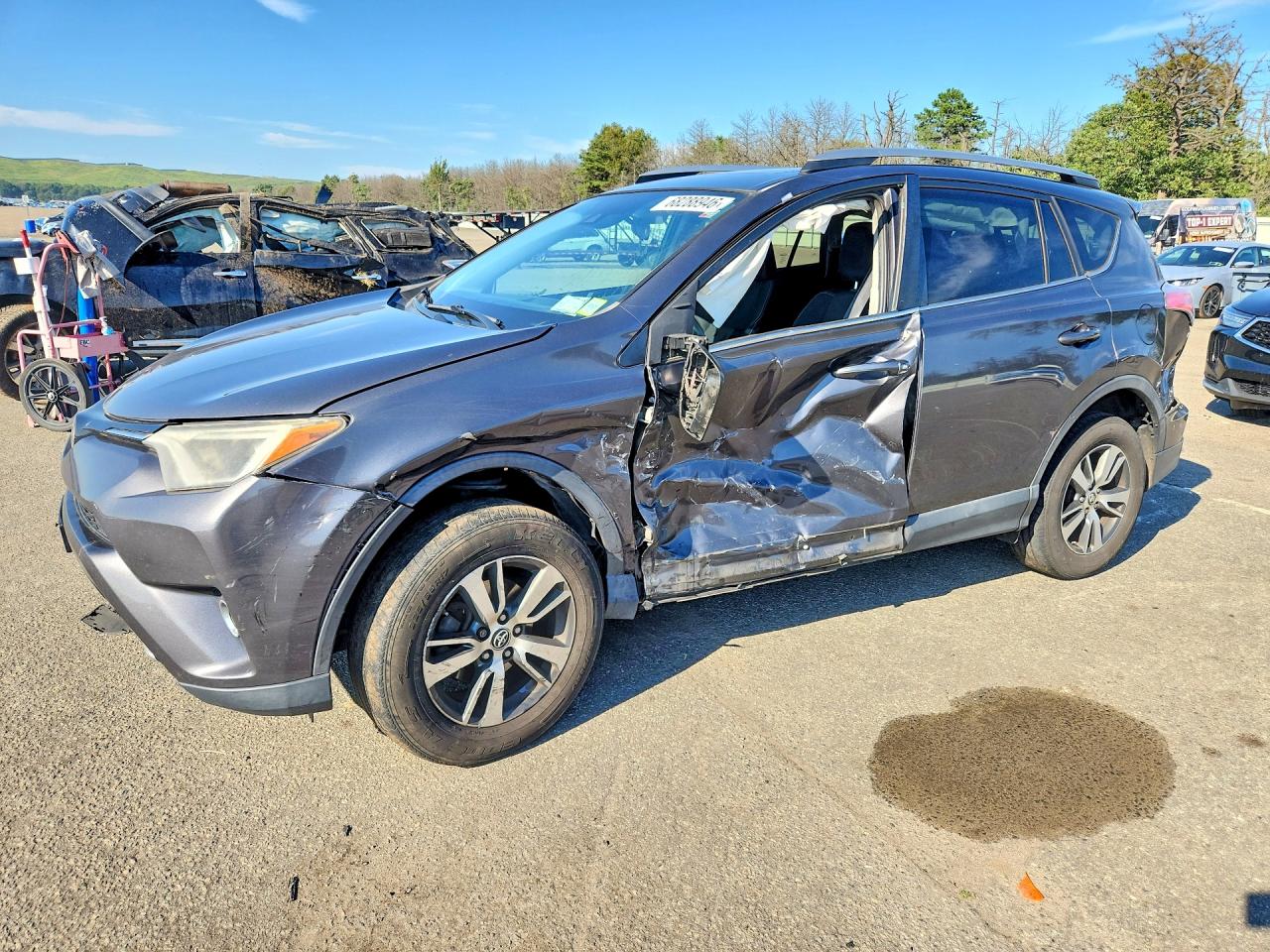 2017 TOYOTA RAV4 XLE — Front 3/4