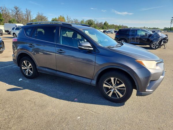 2017 TOYOTA RAV4 XLE — Passenger 3/4