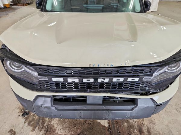 2025 FORD BRONCO OUTER BANKS — Engine bay