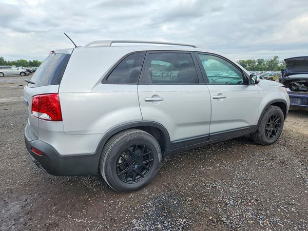 2013 KIA SORENTO Base / LX