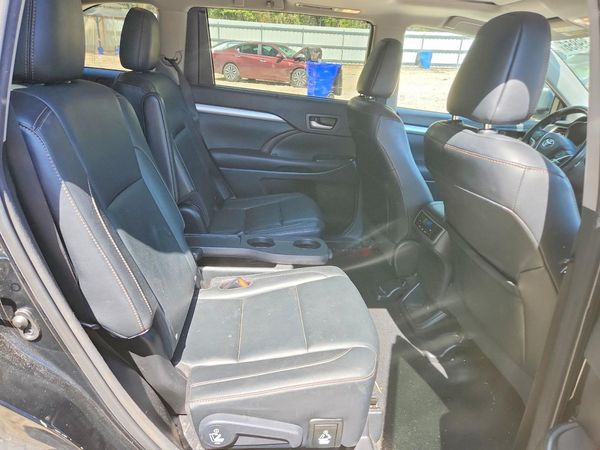 2016 TOYOTA HIGHLANDER