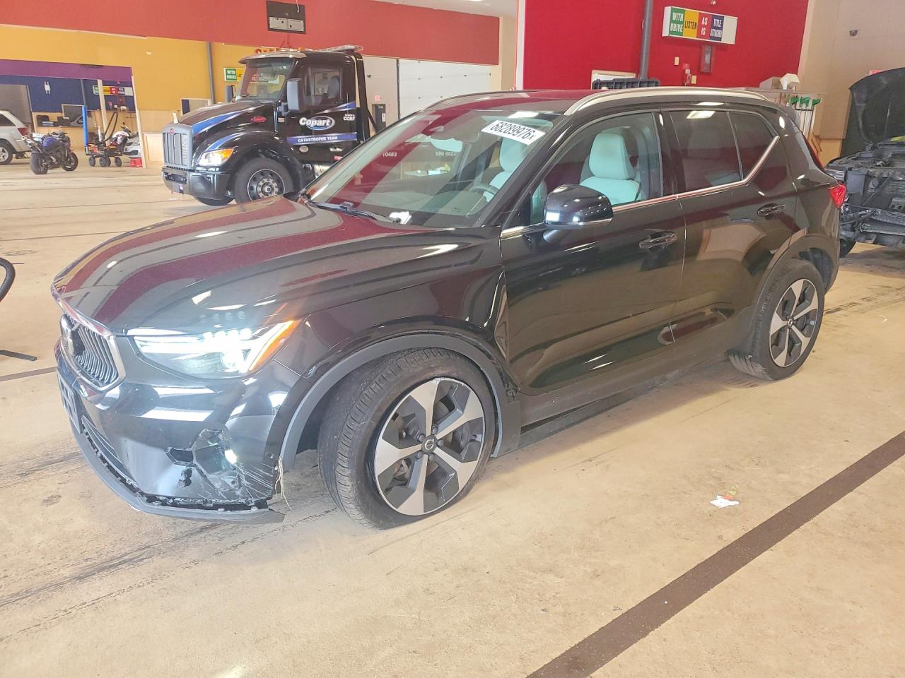 2025 VOLVO XC40
