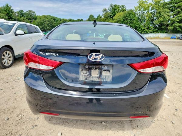 2013 HYUNDAI ELANTRA