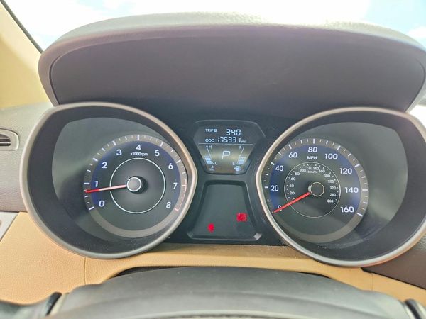 2013 HYUNDAI ELANTRA