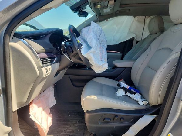 2023 CADILLAC XT4 Luxury — DENT