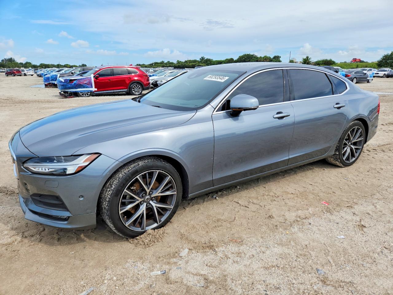 2018 VOLVO S90 Momentum